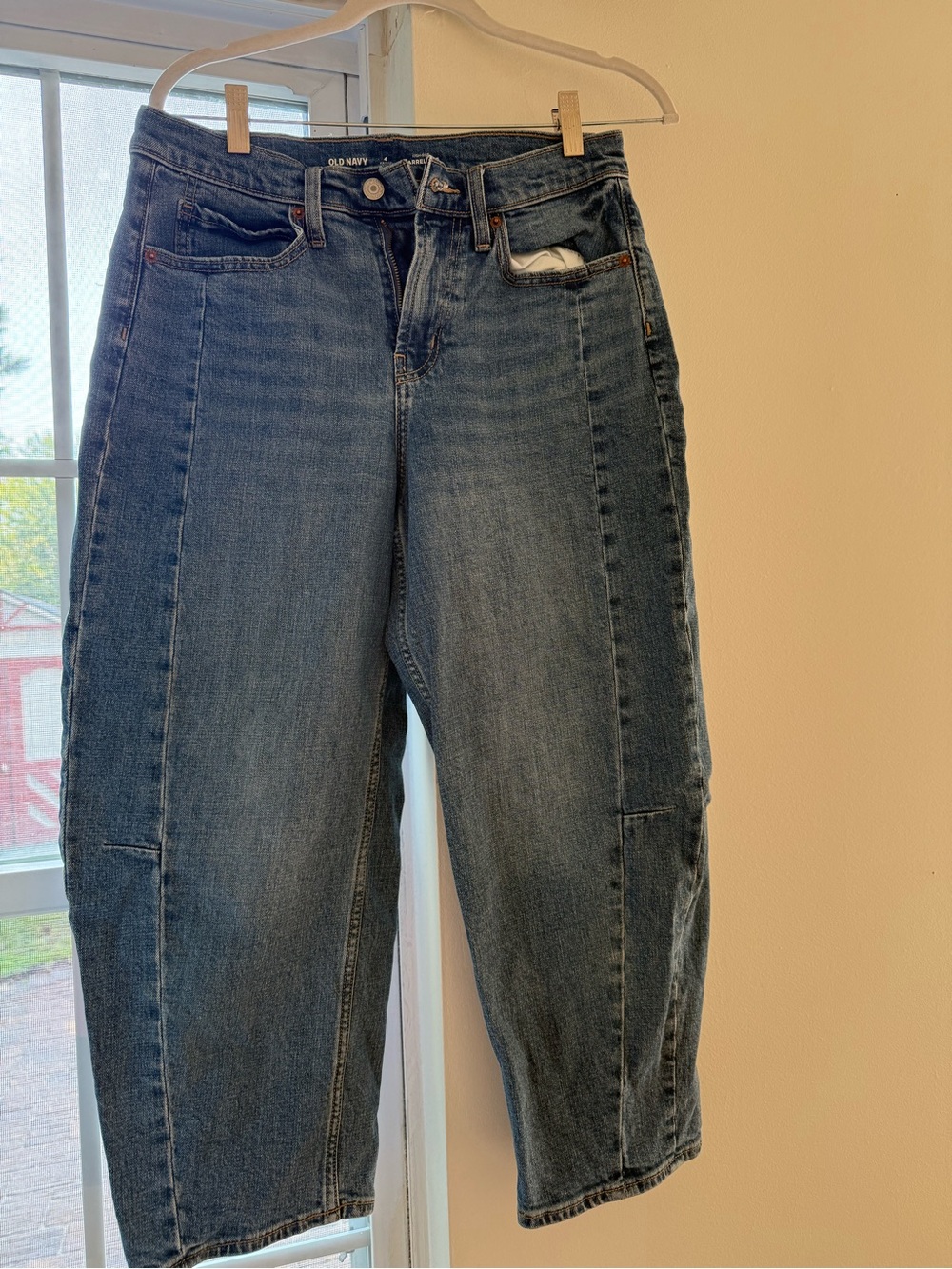Old Navy Women's High-Rise Barrel Leg Jeans- Petite